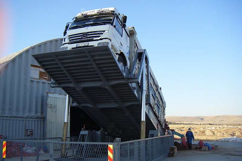 10m Mobile Unloading Platform | Yılmaz Kardeş Unloading Platforms